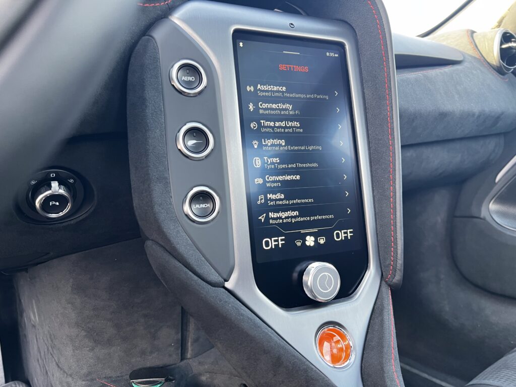 McLaren 750S Spider center screen