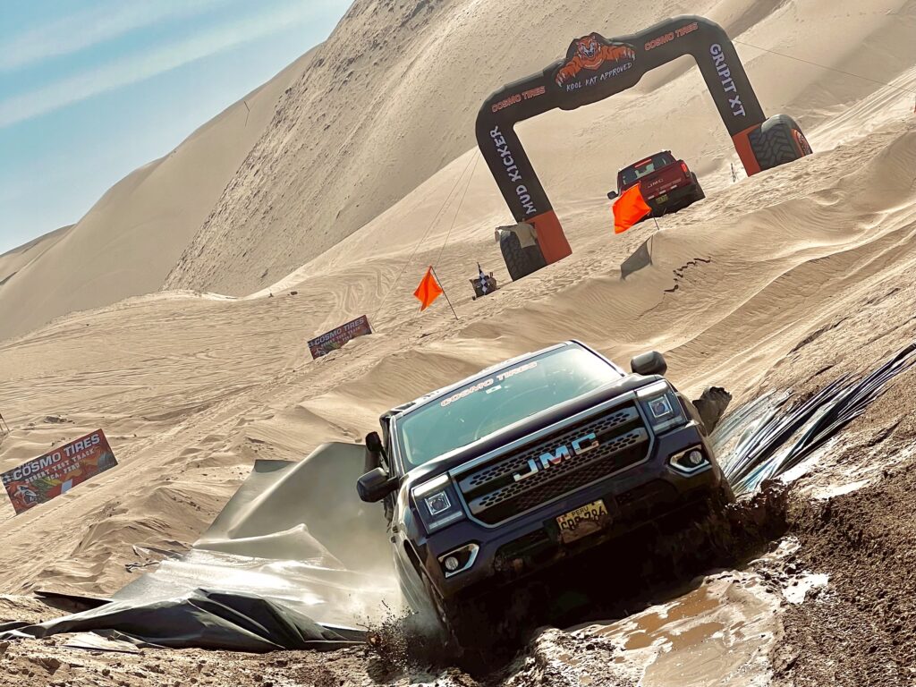 JMC Grand Avenue truck off road Peru Cosmo Tires