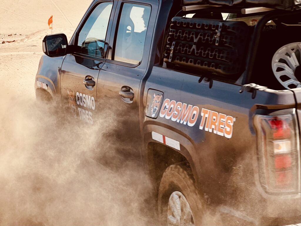 JMC Grand Avenue truck off road Peru Cosmo Tires